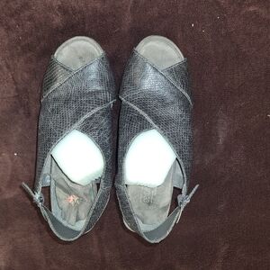 AEROSOLES Black Textured Slingback Heels